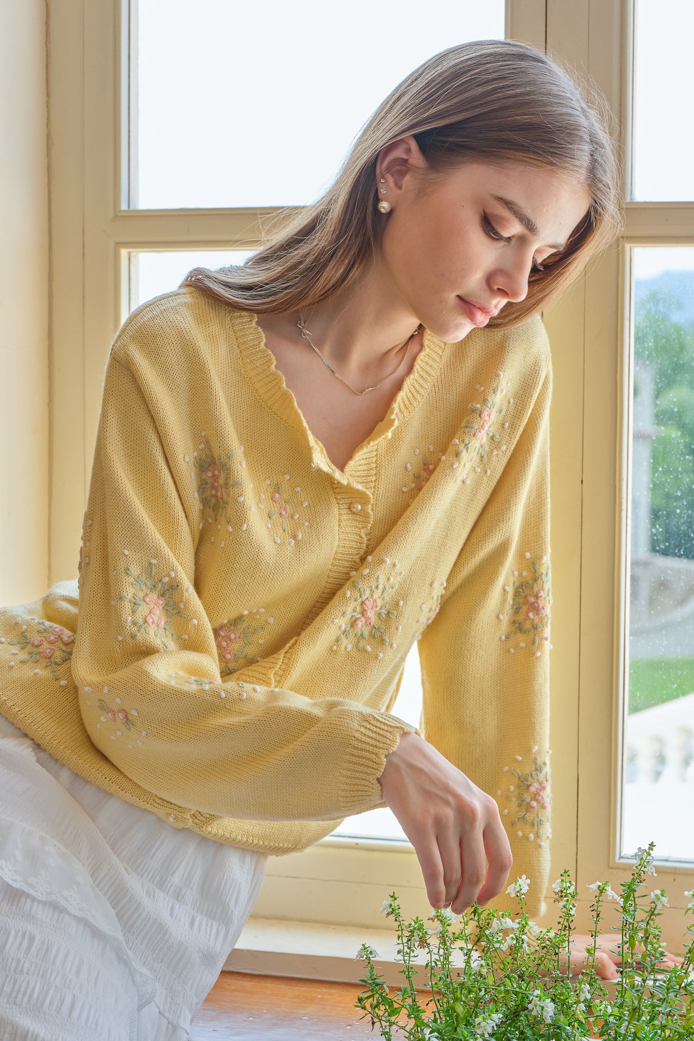 RP2554 - Scalloped Hem Cardigan with Floral Embroidery (2S-2M-2L)