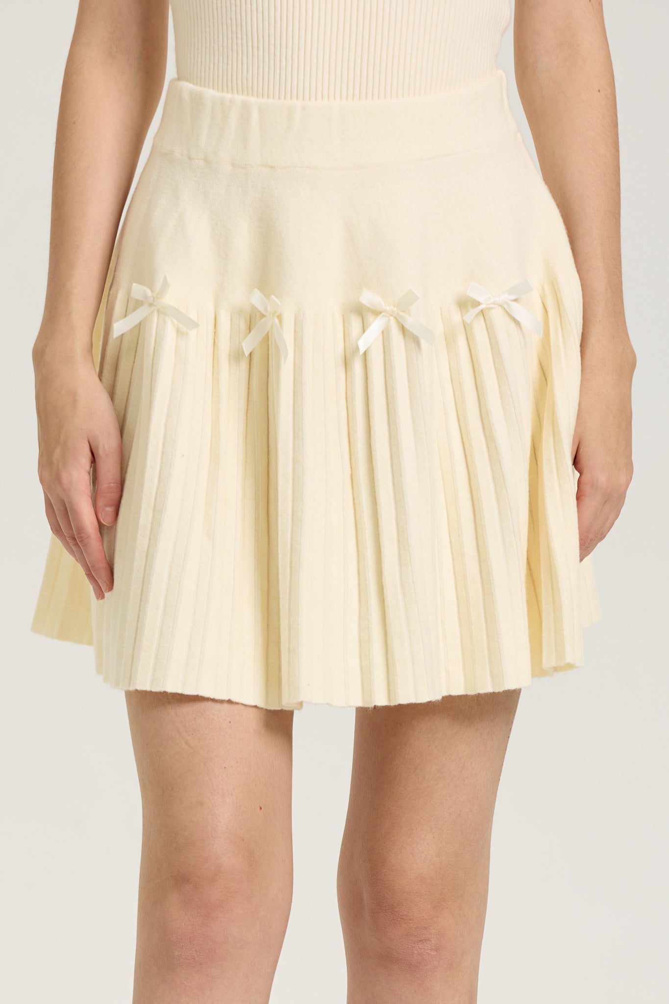 Cream Pleated Knit Skirt with Ribbon Bow (2S-2M-2L)