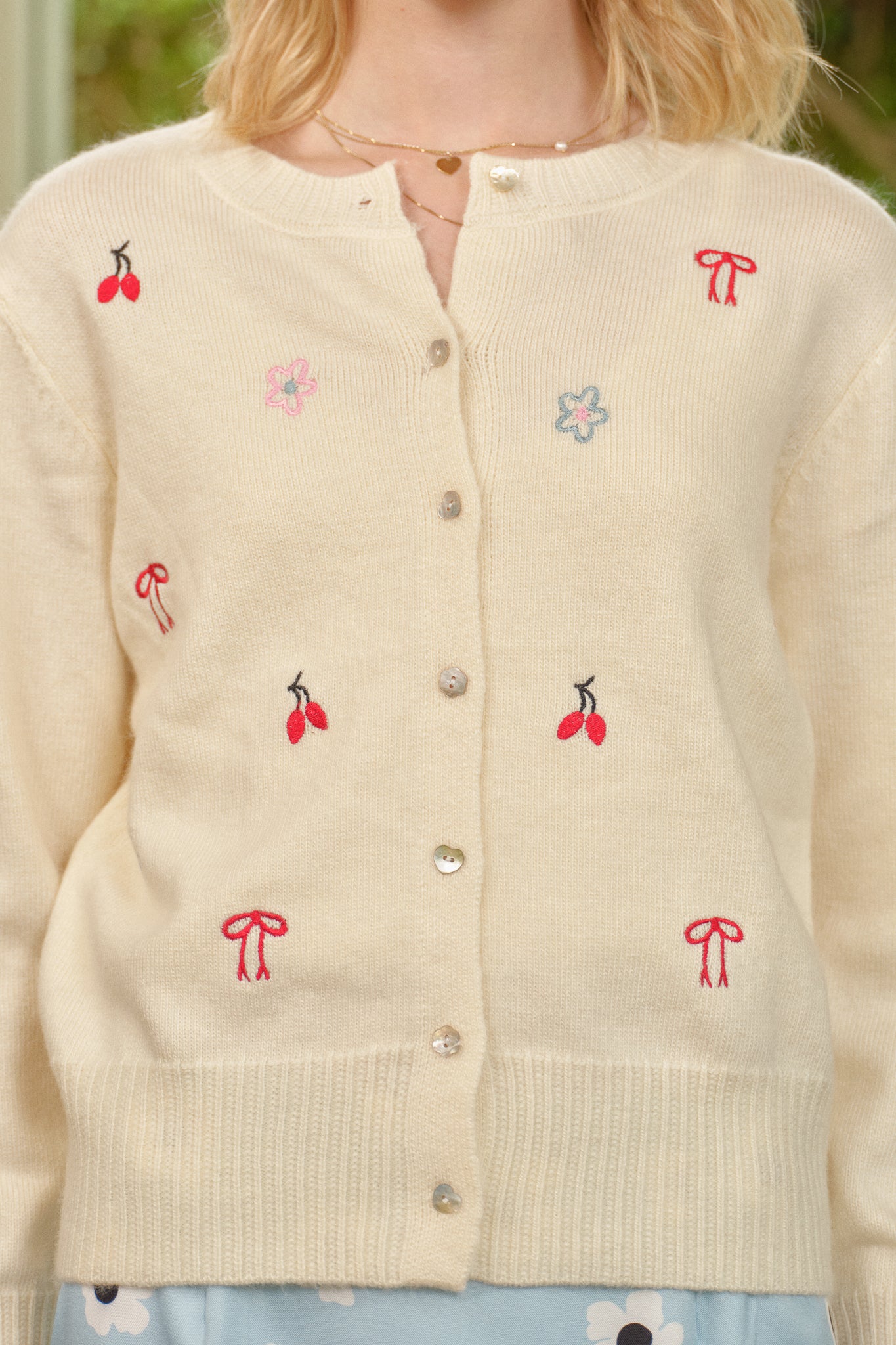 Sweetly Embroidered Knit Cardigan (2S-2M-2L)