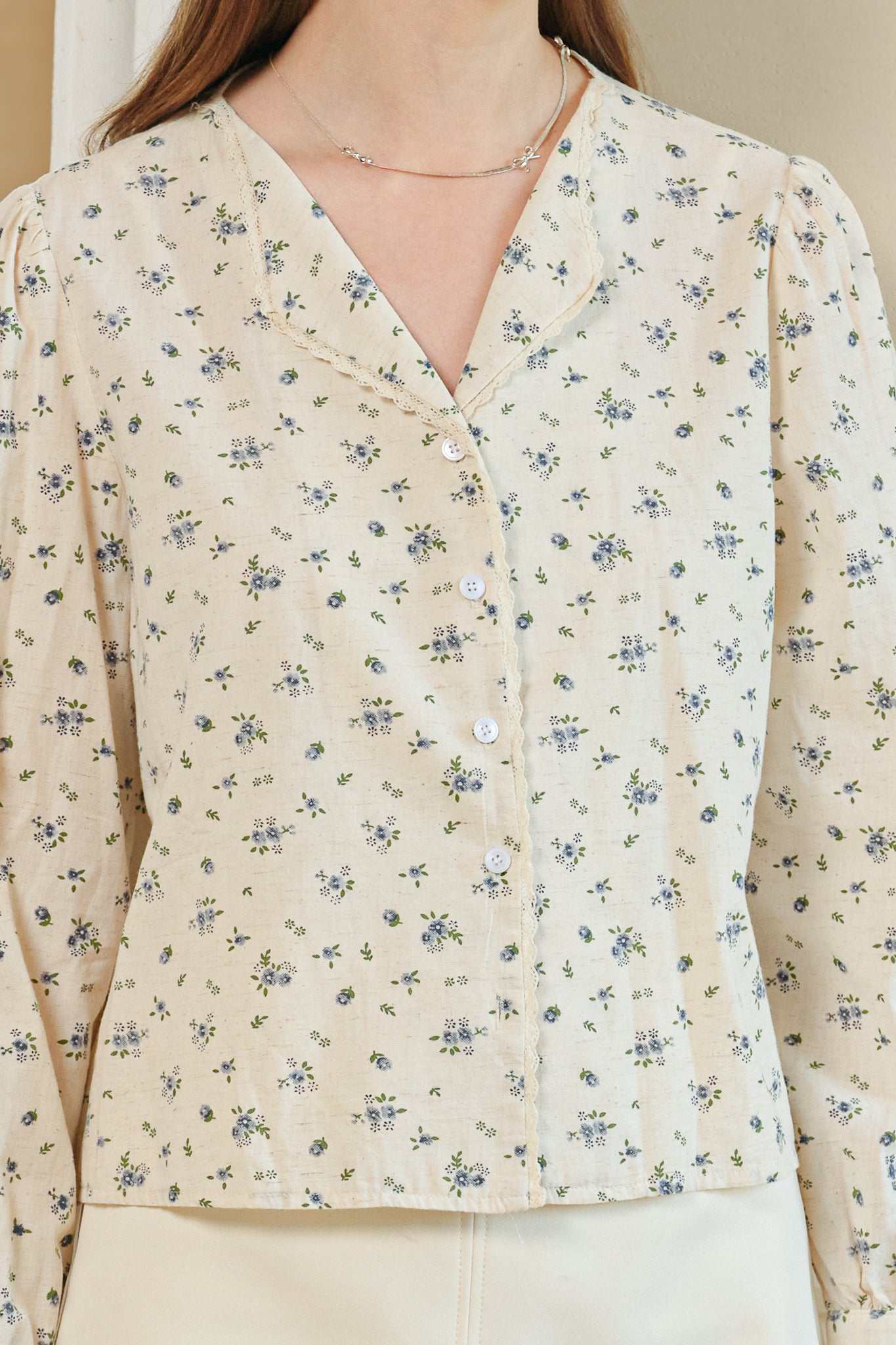 Subtle Floral Patterned Button-Up Blouse (2S-2M-2L)