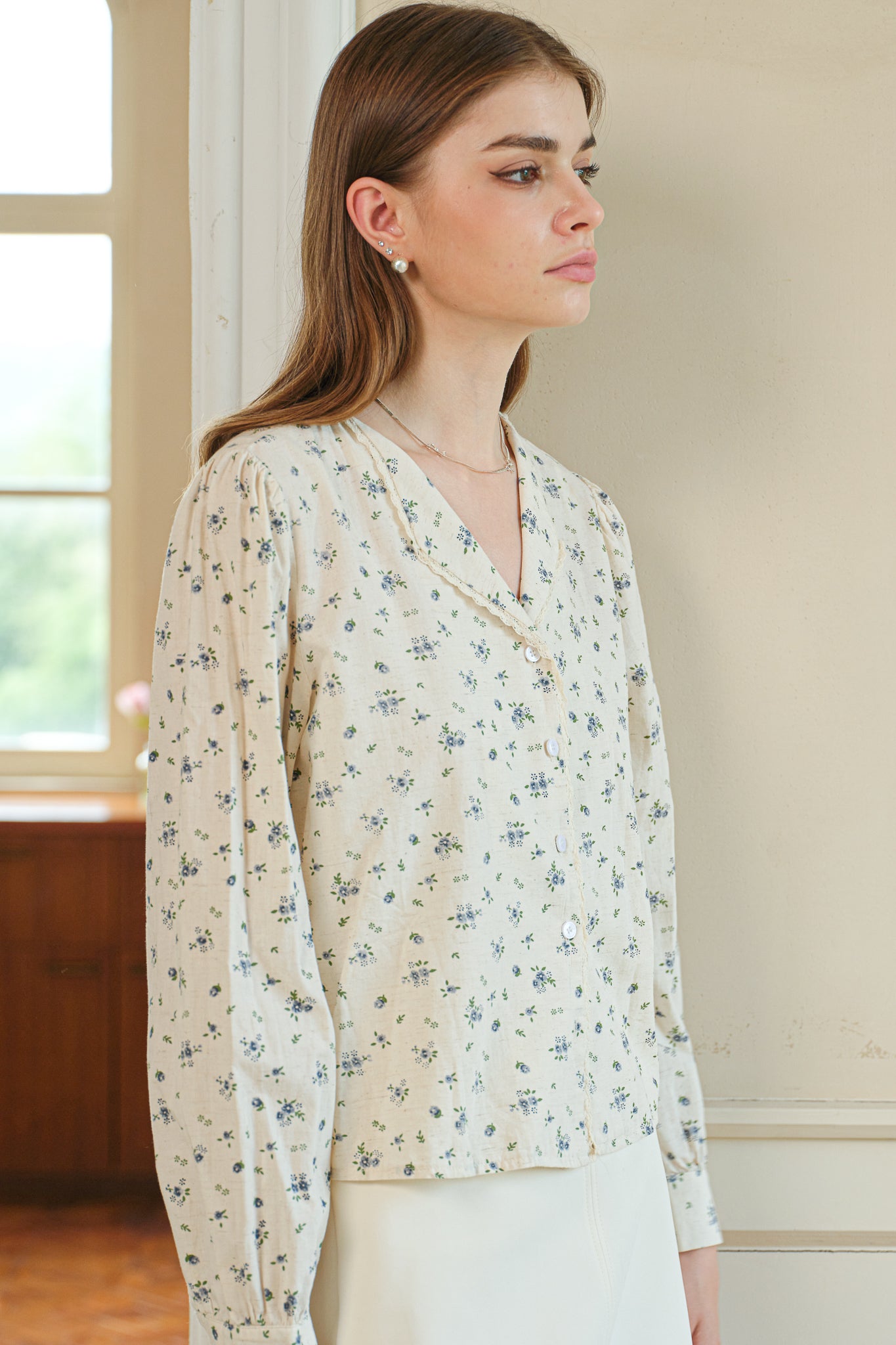 Subtle Floral Patterned Button-Up Blouse (2S-2M-2L)