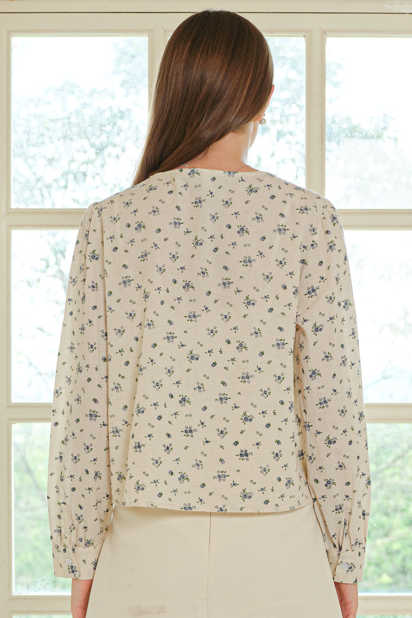 Subtle Floral Patterned Button-Up Blouse (2S-2M-2L)