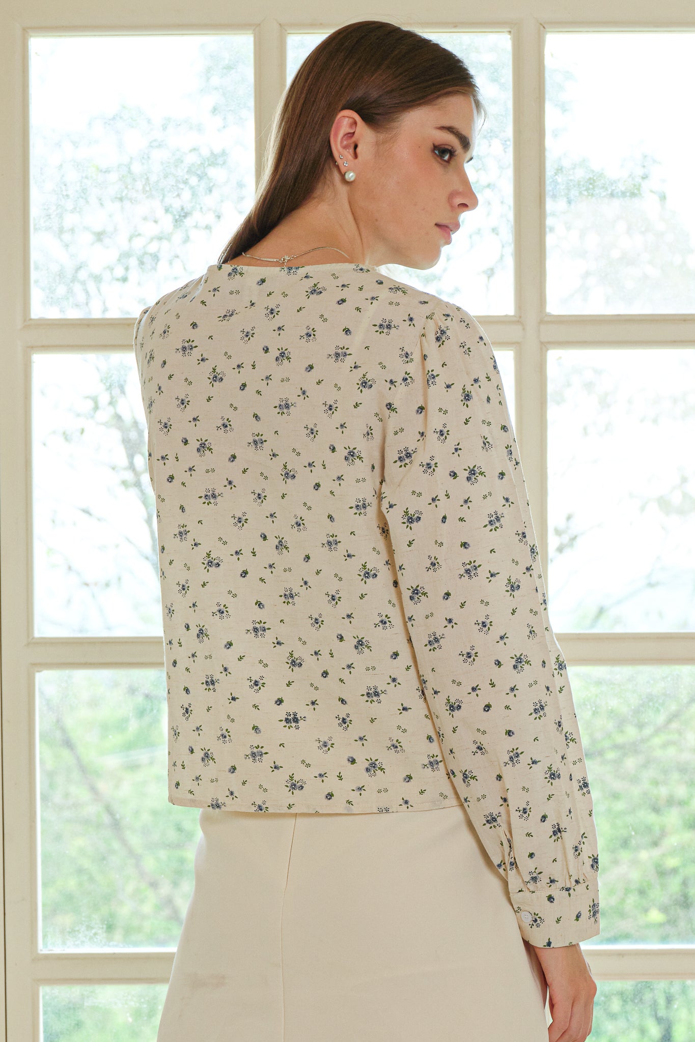 Subtle Floral Patterned Button-Up Blouse (2S-2M-2L)