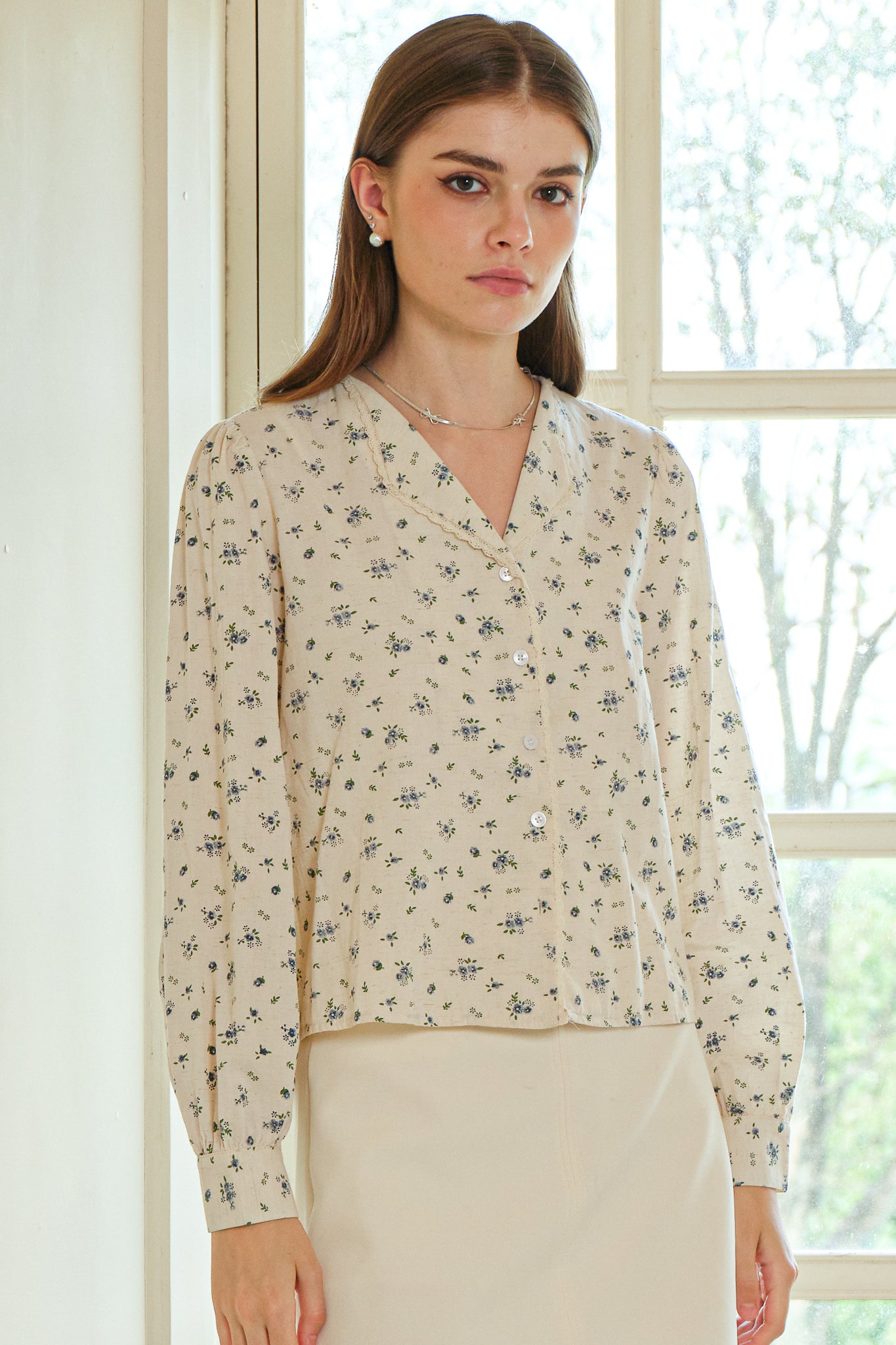 Subtle Floral Patterned Button-Up Blouse (2S-2M-2L)