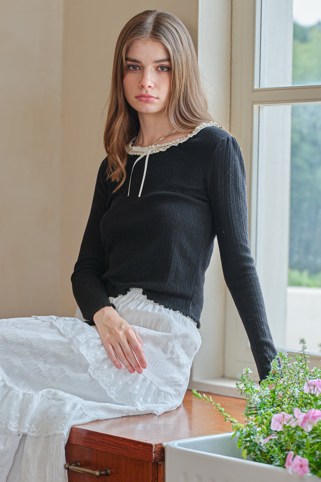 Knit Top with Lace and Ribbon (Black) (2S-2M-2L)