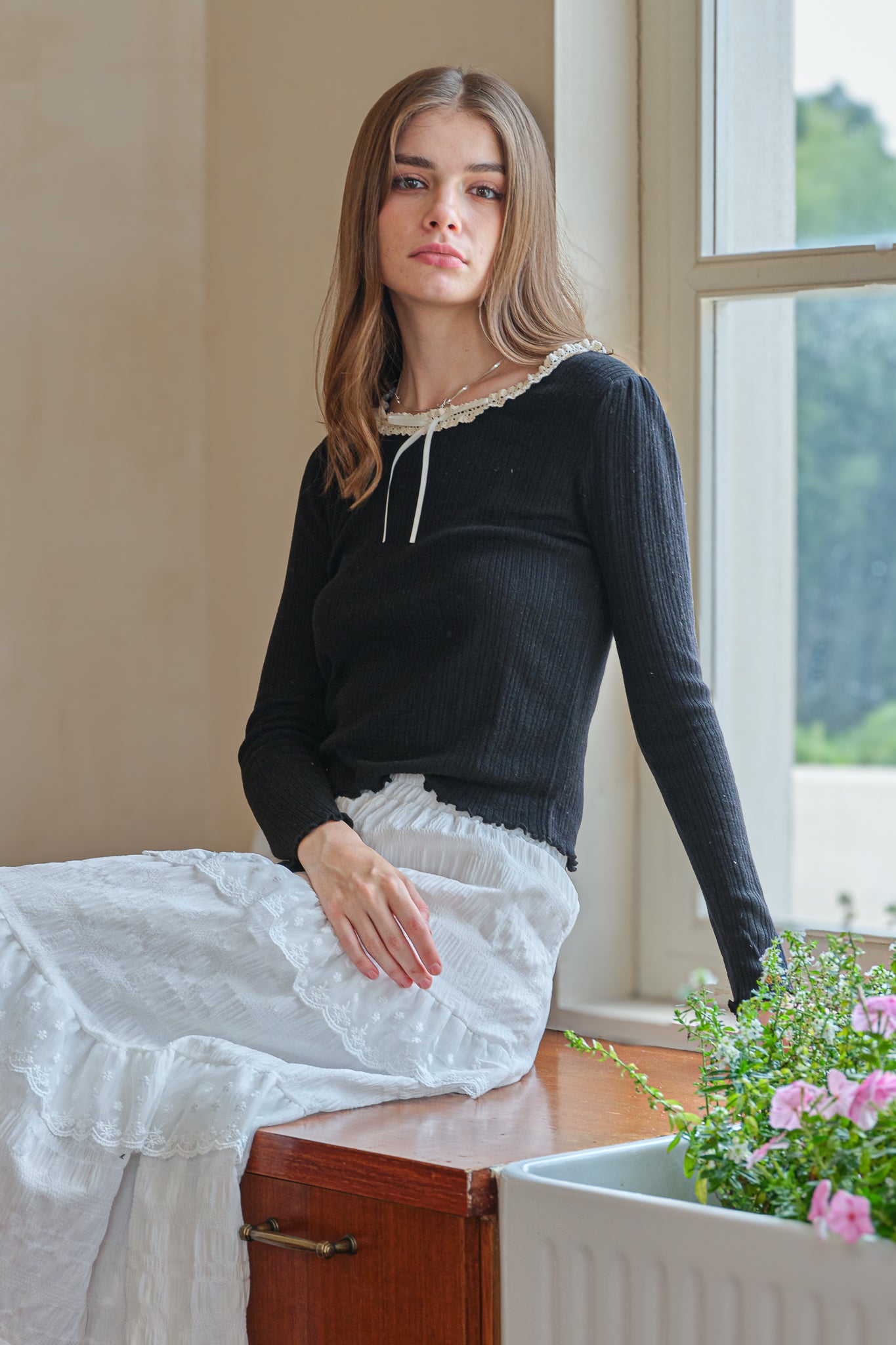 Knit Top with Lace and Ribbon (Black) (2S-2M-2L)